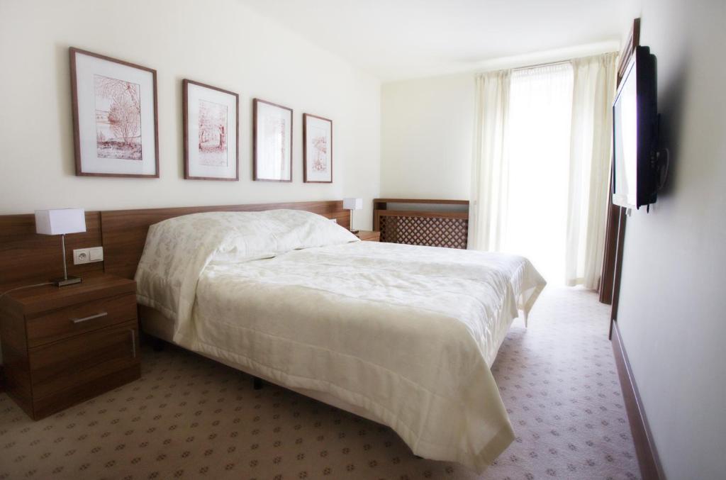 Hotel Termy Palacowe Nałęczów Стая снимка